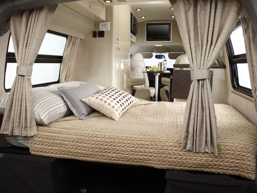 Интерьер Airstream Avenue 2011 года  (фото 8 из 10)